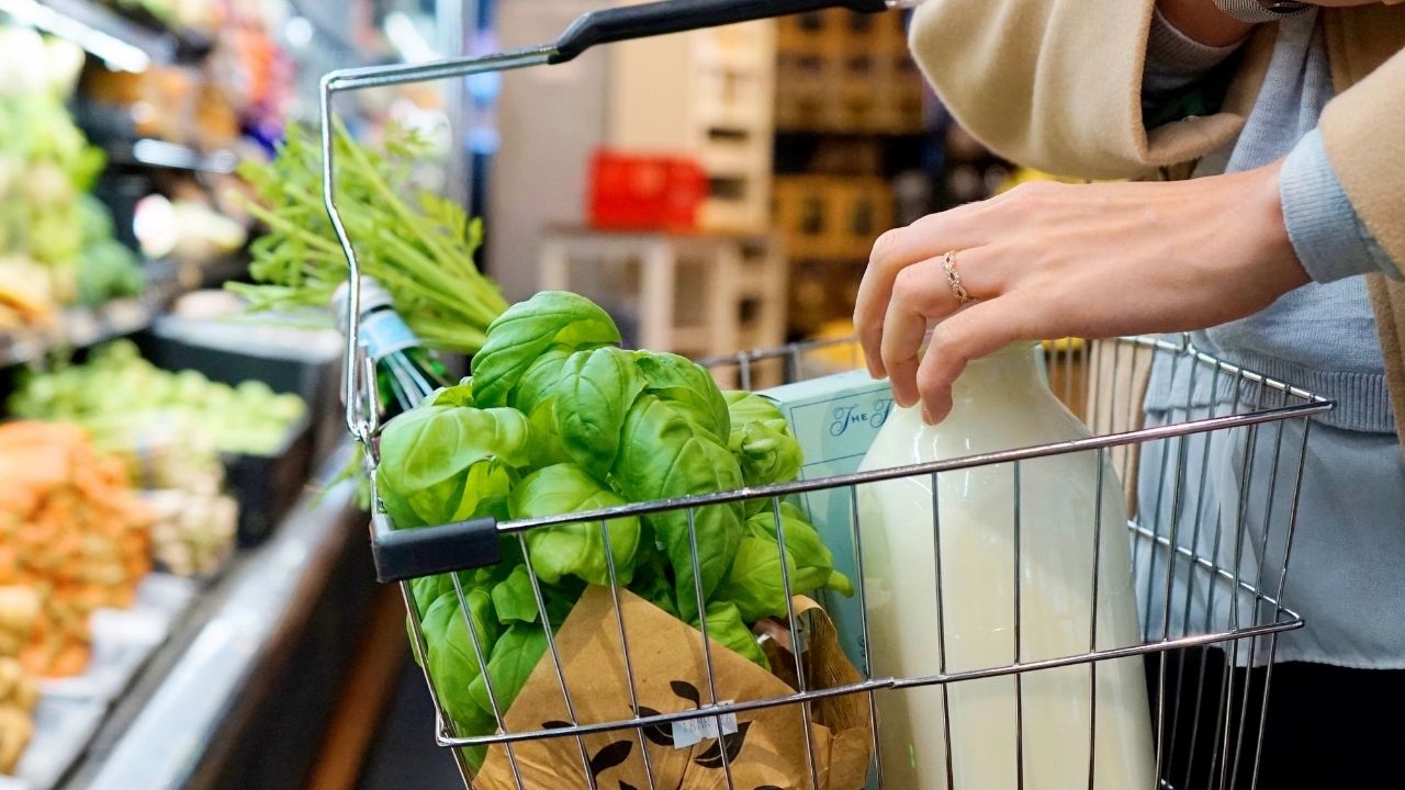Olio, caffè e zucchine d’oro: la mappa dei rincari che svuota le tasche degli italiani