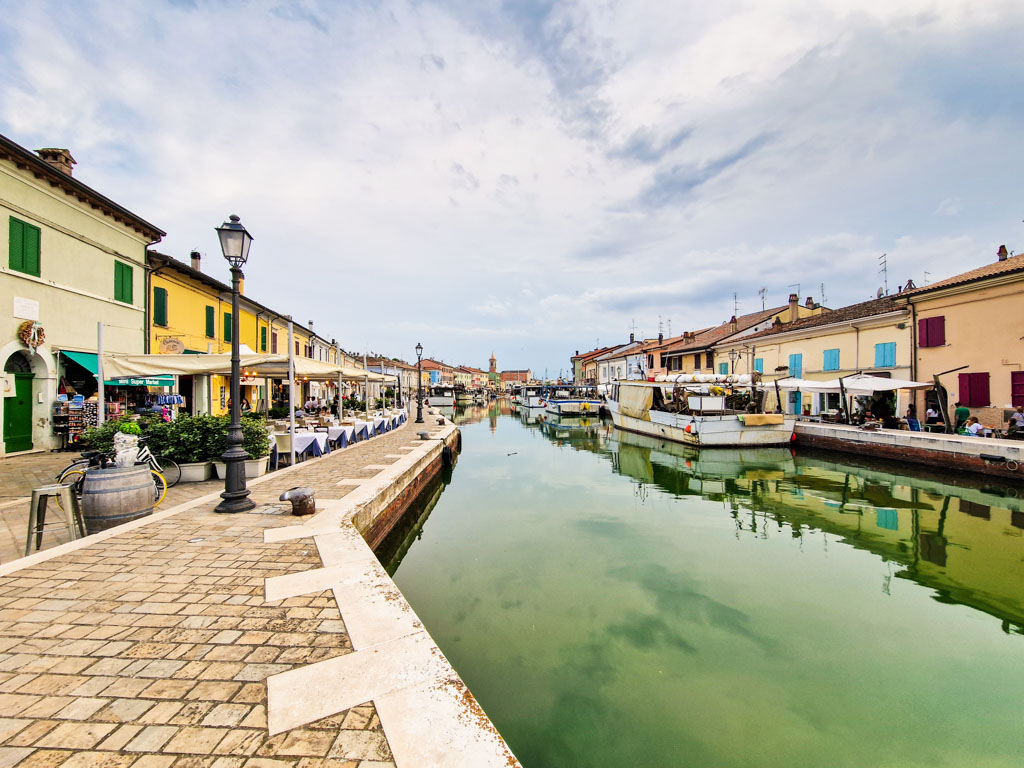 Truffa del residence fantasma a Cesenatico: cento famiglie dicono addio alla vacanza