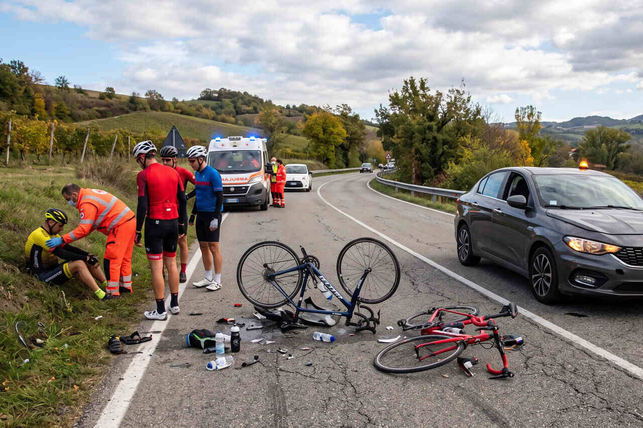 Parla l’uomo che ha travolto i ciclisti a Lanzo Torinese: «Chiedo perdono, non so cosa mi sia successo»
