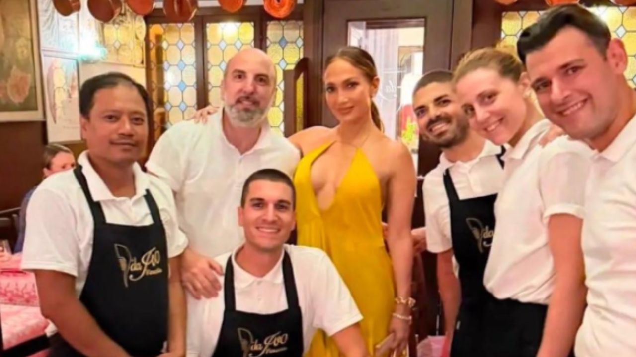 Jennifer Lopez a Venezia, l’arrivo in gondola da “Ivo”: il titolare Fracassi svela il menù scelto dalla diva