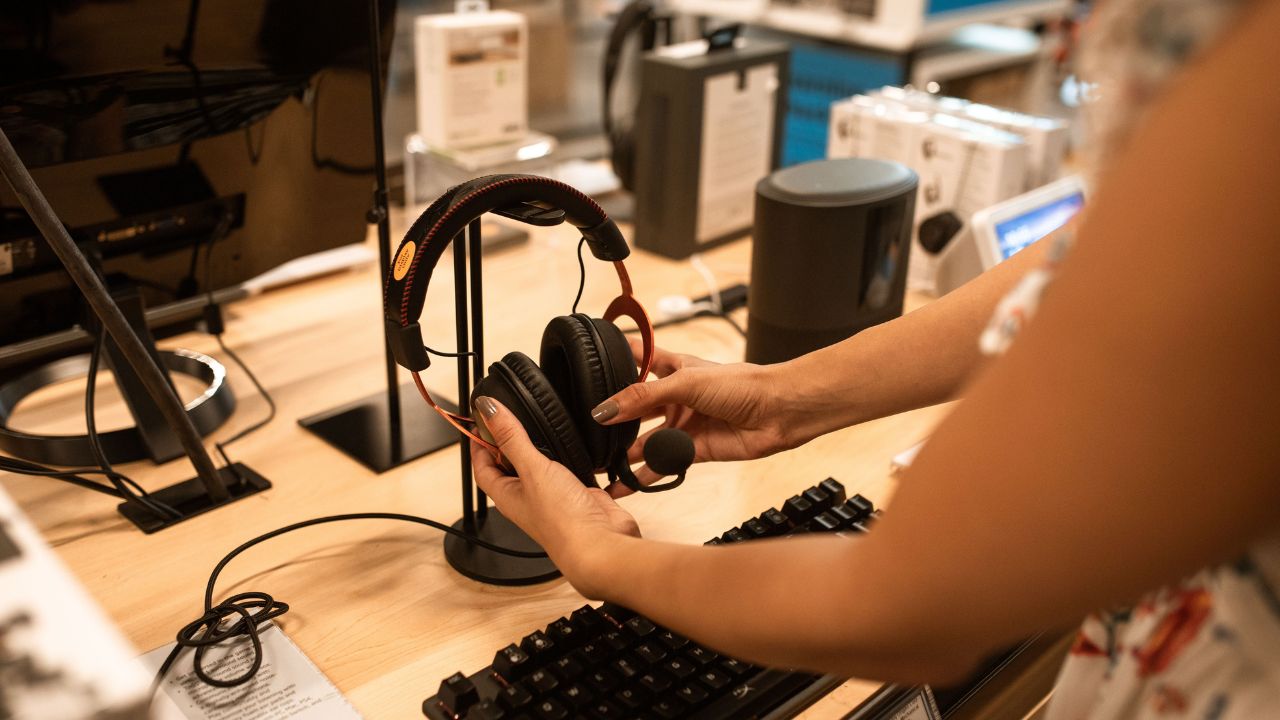 Crescono i consumi delle famiglie: più tecnologia, fast fashion e tempo libero