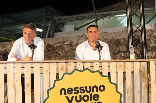 Bagno di folla per Renzi alla festa Pd, tra stoccate e cappelletti