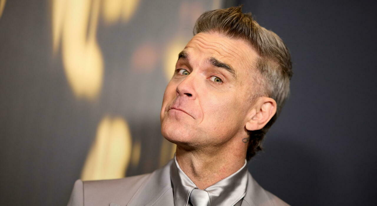 Robbie Williams rivela la diagnosi di autismo a 52 anni: «È una cosa che amo alla follia, spiega tantissime cose»