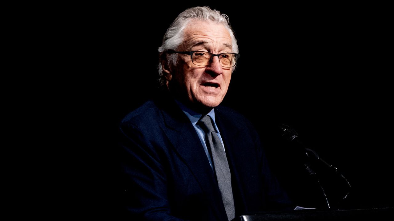 Robert De Niro contro Trump: lo storico doppiatore Stefano De Sando doppia il feroce discorso