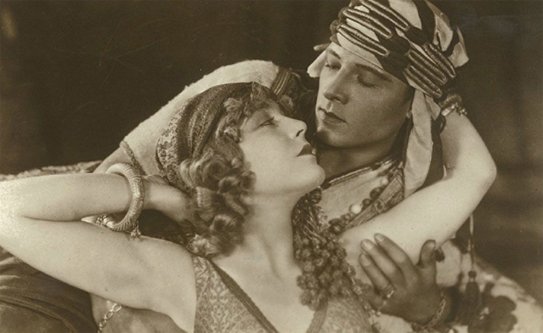 Cent’anni fa moriva Rodolfo Valentino: il ragazzo di Castellaneta che conquistò Hollywood senza che il mondo avesse mai sentito la sua voce