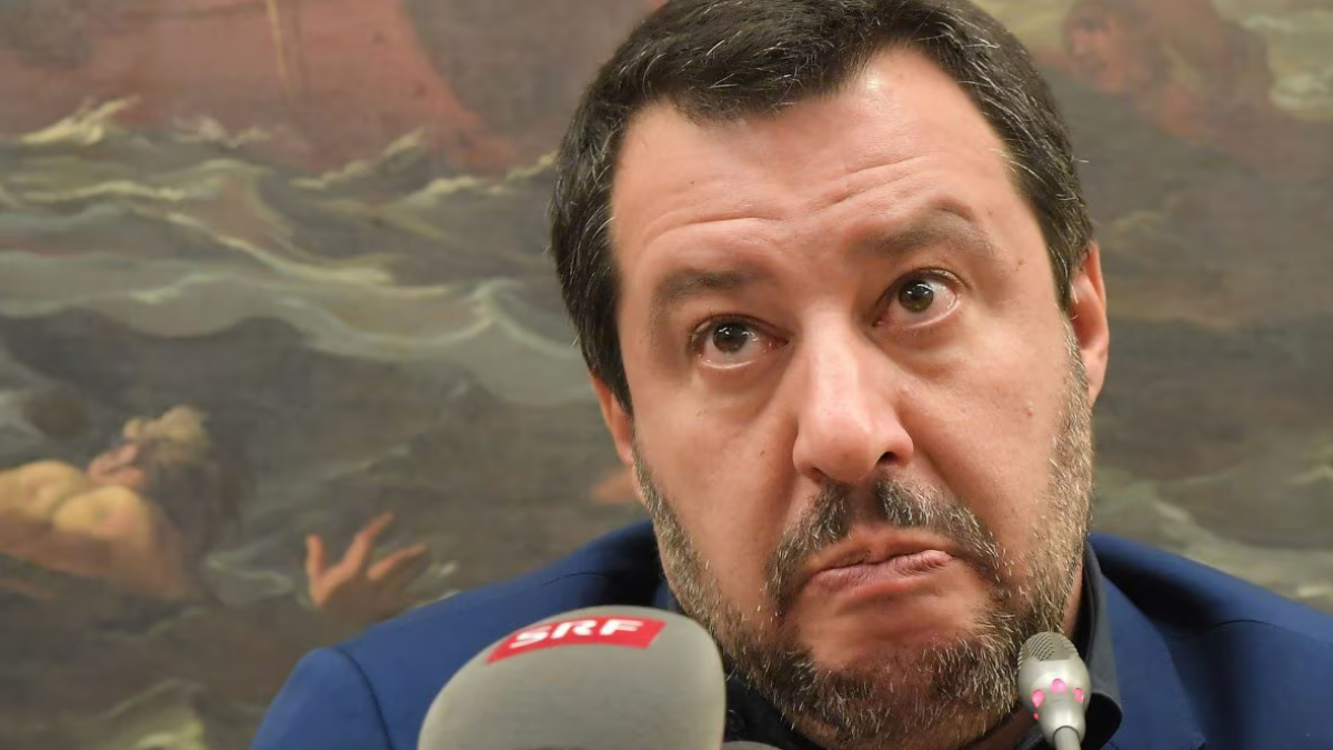 Salvini attacca la Spagna: «Fermate decine di irregolari negli aeroporti». Ma dal Viminale risultano 14 e nessuno arriva da Ceuta