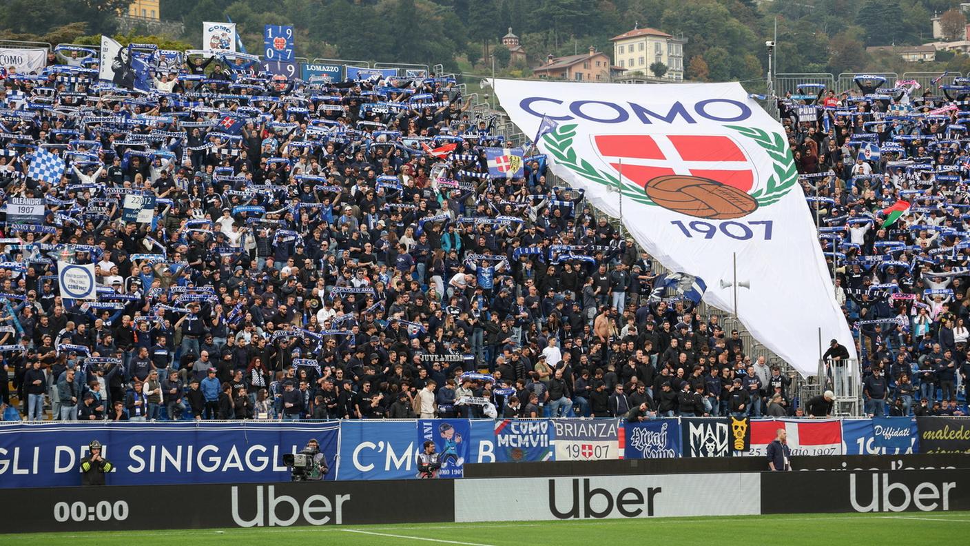 Como calcio, stretta senza precedenti: tre assenze e perdi l’abbonamento, stop alle maglie avversarie in tribuna