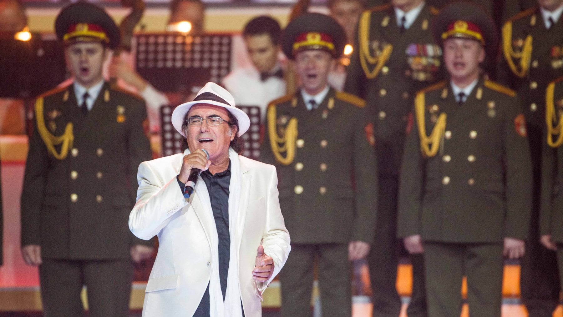 Al Bano sfida gli haters dopo il concerto in Israele: «Non mi vergogno. Canterò anche a Gaza, Kiev e Mosca per la pace»