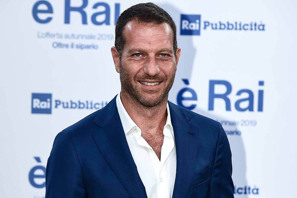 Report, il caso Piervincenzi: dal Cnel 47mila euro alla sua società. Il giornalista: “Nessun conflitto di interessi”