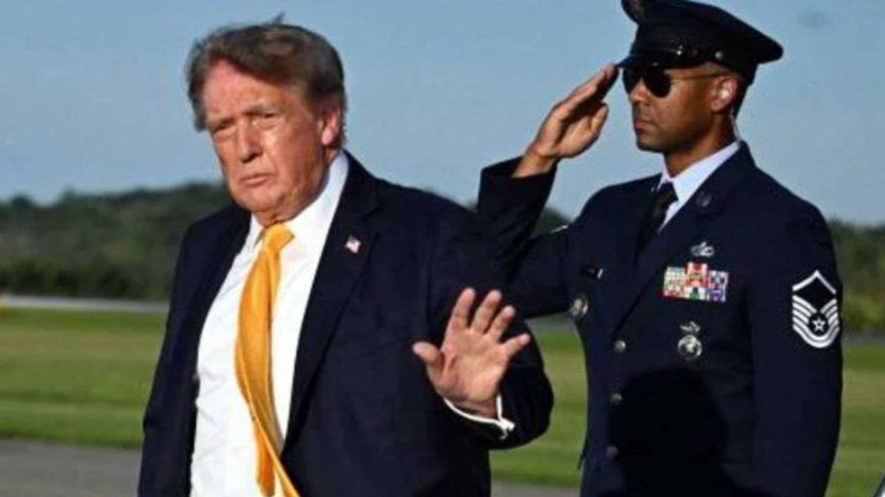 La svolta d’immagine di Donald Trump: il nuovo colore di capelli scatena la rete