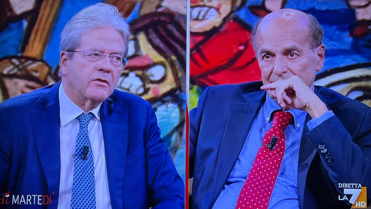 Gentiloni e Bersani a DiMartedì spingono sulle primarie. L’ex premier: «Facessero queste primarie», Bersani: «Prima sette-otto proposte»