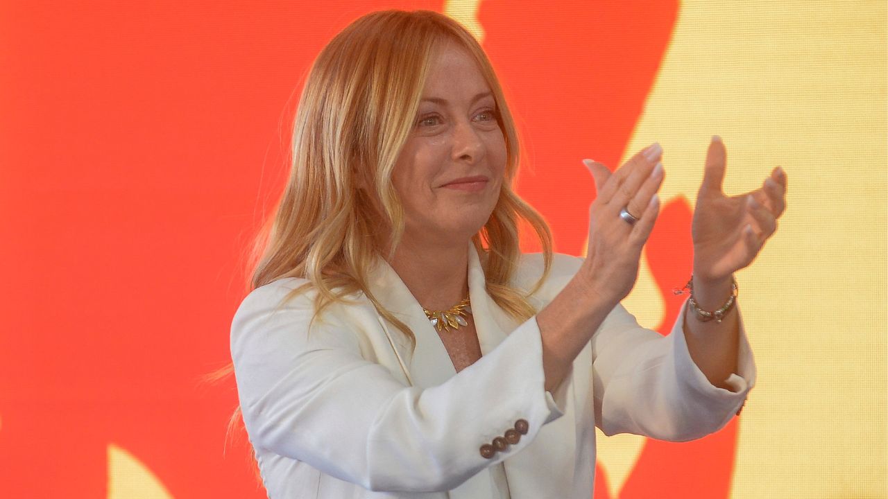 Meloni prepara l’addio a Palazzo Chigi a marzo: elezioni anticipate a maggio o giugno, il piano svelato agli alleati e la partita dei sindaci
