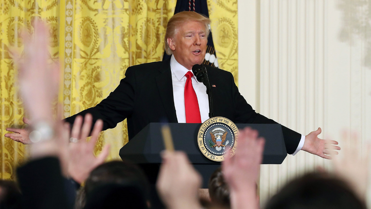 Trump bandisce tre testate dalla Casa Bianca e attacca la stampa USA