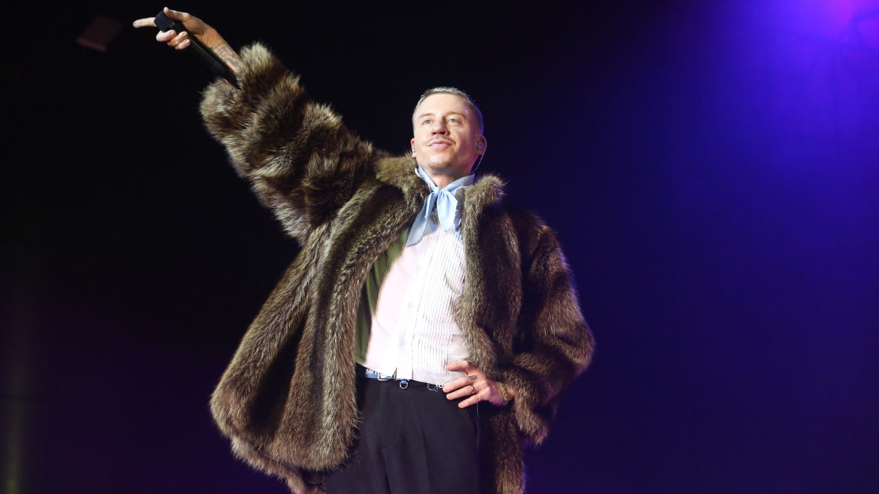 Macklemore sbattuto fuori dal tour di Ed Sheeran per la frase “Free Palestine”