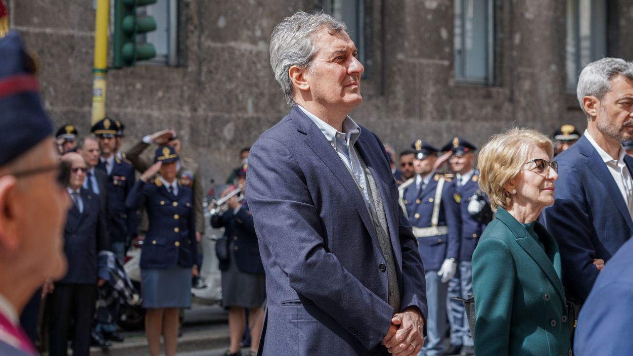 Mario Calabresi verso la corsa a sindaco di Milano: lascia l’incarico attuale e prepara la sfida alle primarie del centrosinistra