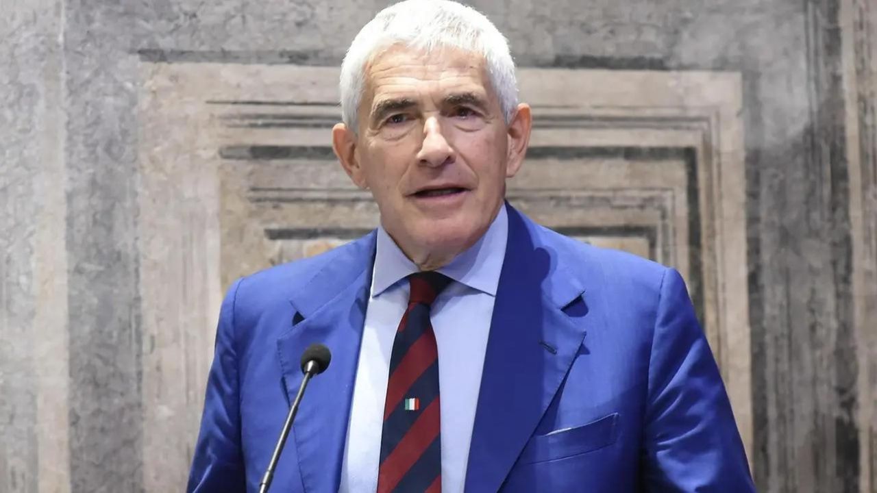 «Sembra una setta diretta verso il suicidio di massa»: Casini demolisce il centrodestra e accusa Vannacci di dominare il Senato