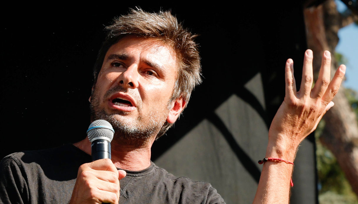 Alessandro Di Battista rientro in Italia rinviato a data da destinarsi: stava andando in aeroporto quando le condizioni sono peggiorate.