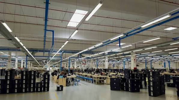 Natuzzi, stipendio di agosto pagato a rate. L’azienda: colpa dell’assenteismo. I sindacati non ci stanno e pretendono scuse ufficiali