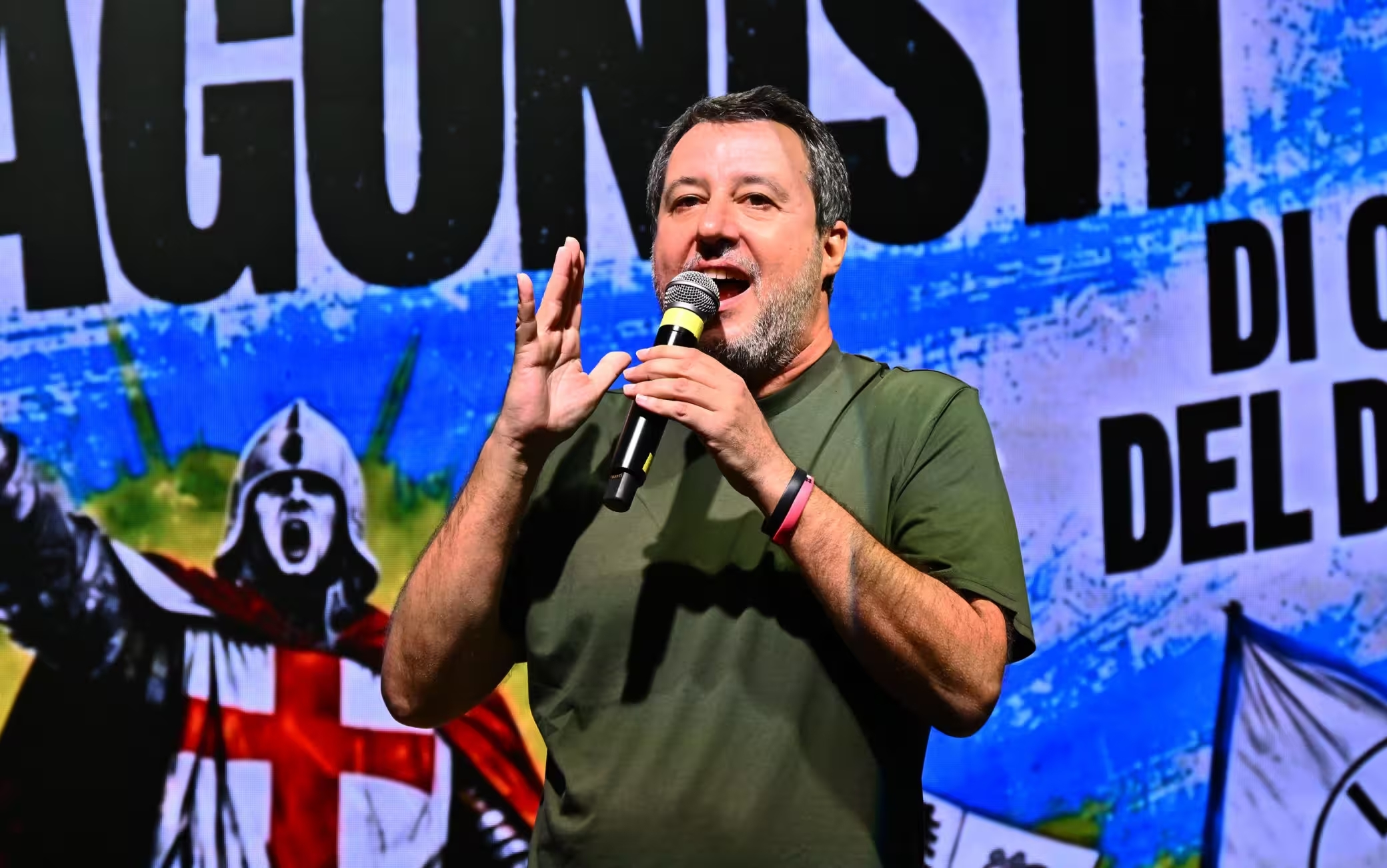 Salvini parla ai giovani a Pontida e avverte sull’intelligenza artificiale: «A rischio cinque milioni di posti di lavoro»
