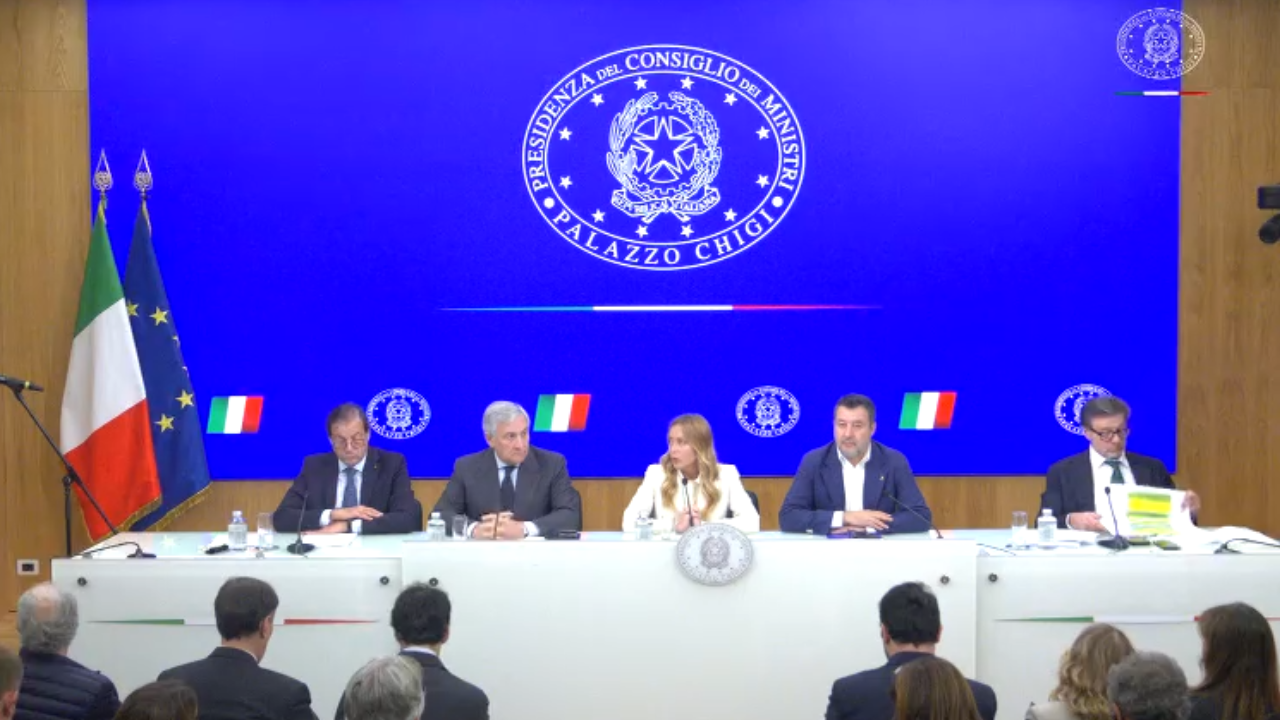 Manovra finanziaria da 26 miliardi: Irpef più leggera fino a 55mila euro, cedolare all’1% per i giovani e bollo auto azzerato al 70% dei veicoli