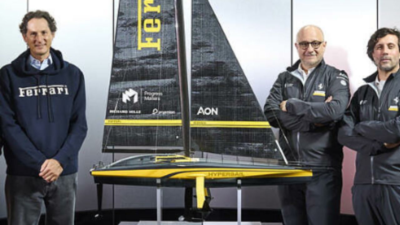 Ferrari Hypersail, nasce la prima barca a vela volante di Maranello: 100 chilometri orari sull’Oceano, 20 brevetti e tecnologia da Formula 1
