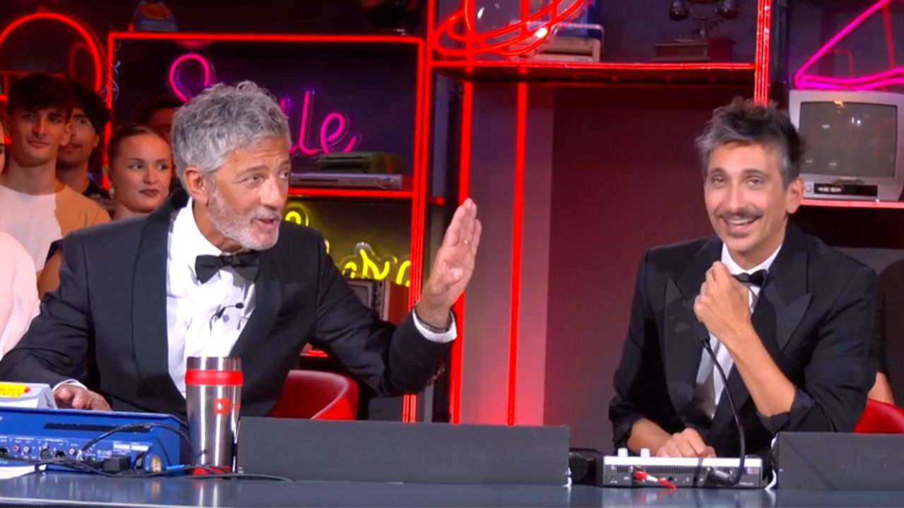 Fiorello torna con LaPennicanza e lancia la bomba su Sanremo 2027: «Brad Pitt». E spunta anche Dua Lipa