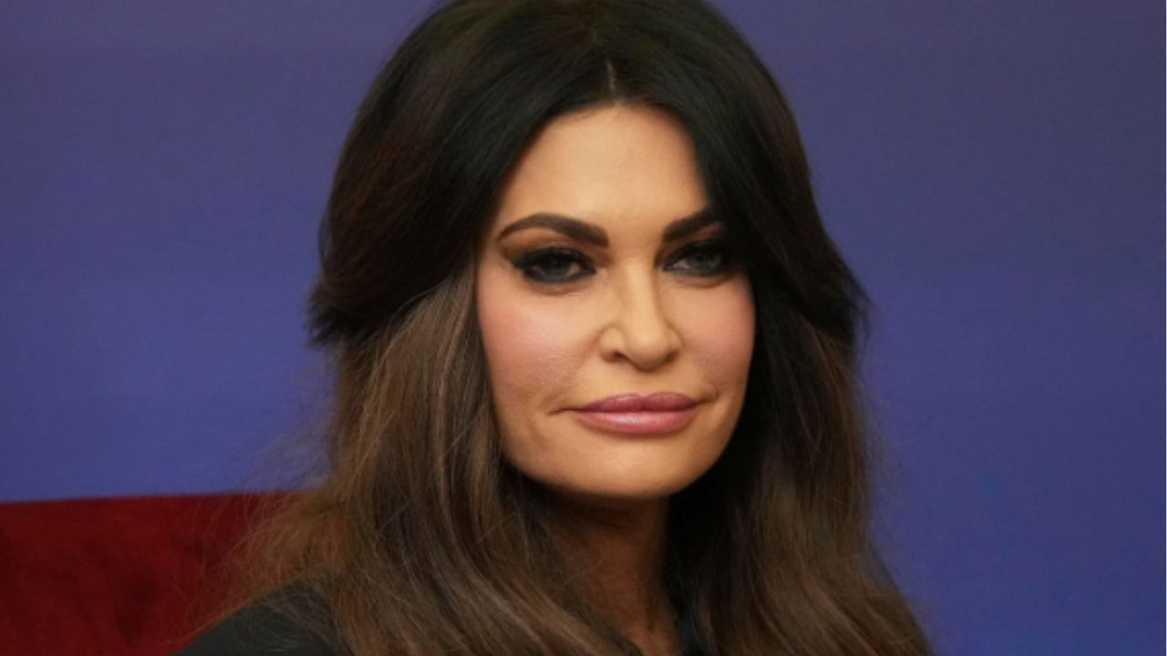 Kimberly Guilfoyle, ex di Donald Trump Jr, chiese 100mila dollari per la carta di credito: i messaggi segreti che imbarazzano la Casa Bianca