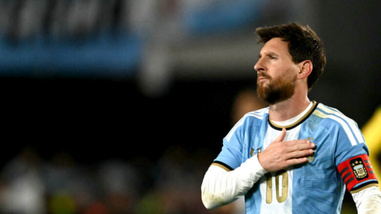 L’addio di Lionel Messi all’Argentina: la notte di festa e lacrime al Monumental