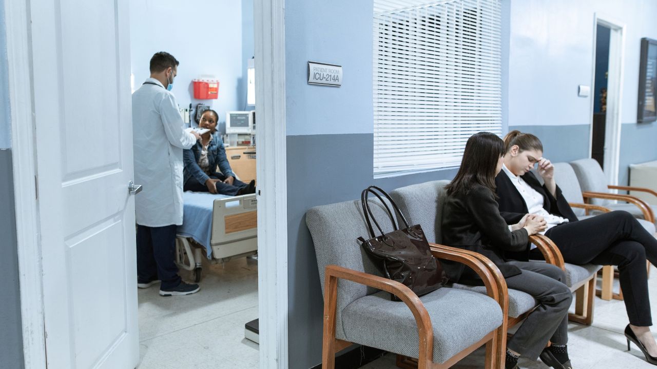 La grande fuga dalla Sanità: sei milioni di italiani rinunciano a curarsi per liste d’attesa, costi e distanze da percorrere