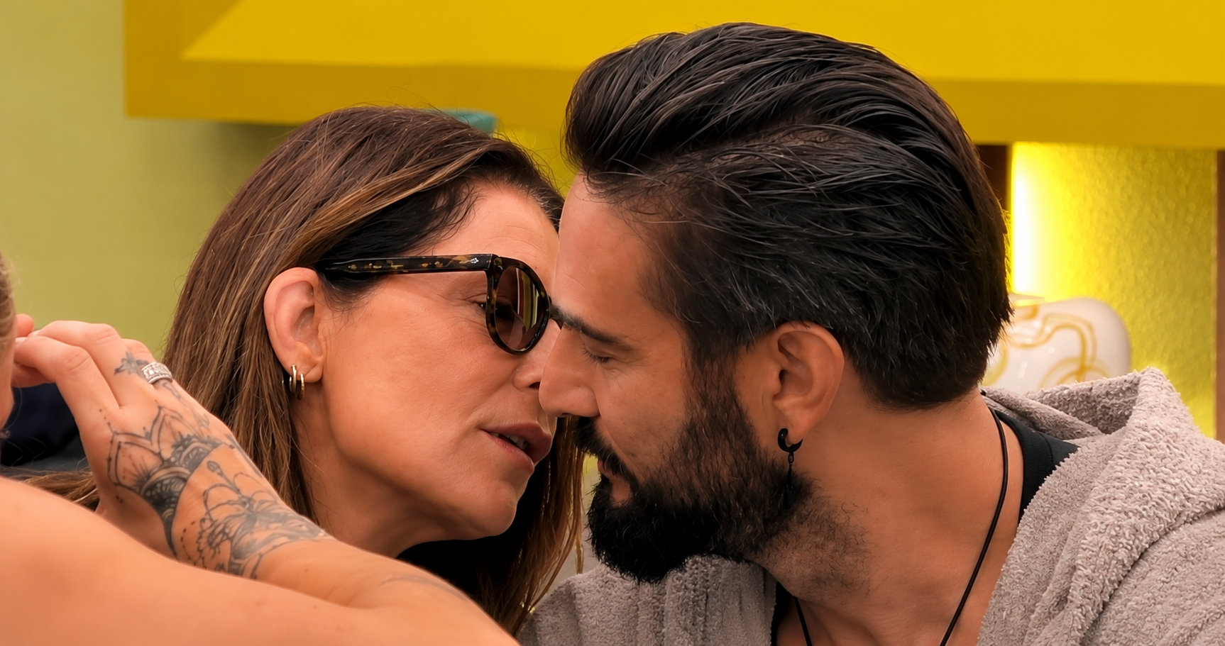 Marina La Rosa senza freni al Grande Fratello: «Faccio sesso con chi voglio, anche con gente a caso». Poi confessa i flirt con le donne