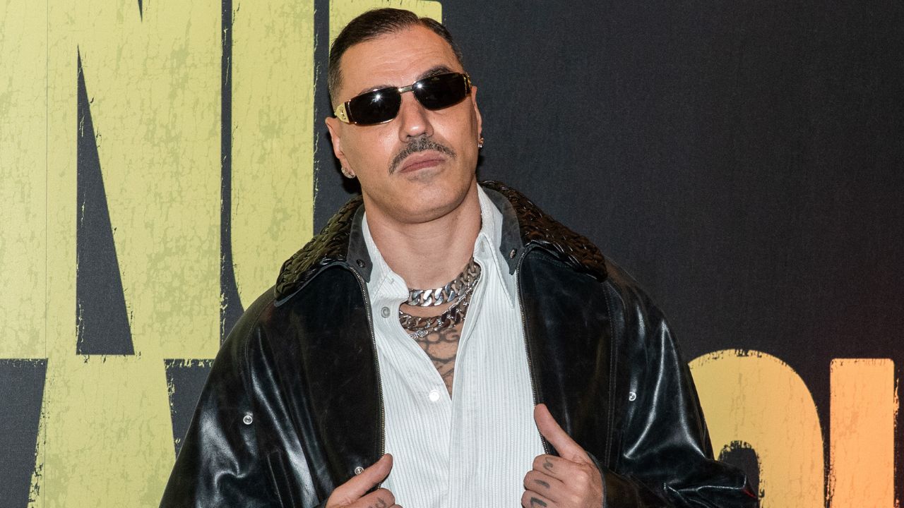 Marracash, il rapper infiamma i social sulle proteste per caro vita: «Con le buone non cambi le cose»