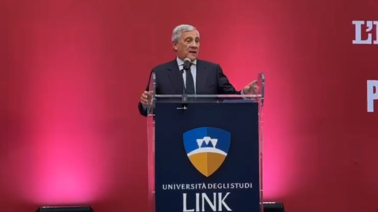 Tajani ai giovani, l’appello del vicepremier: «Costruiamo insieme il futuro» | VIDEO