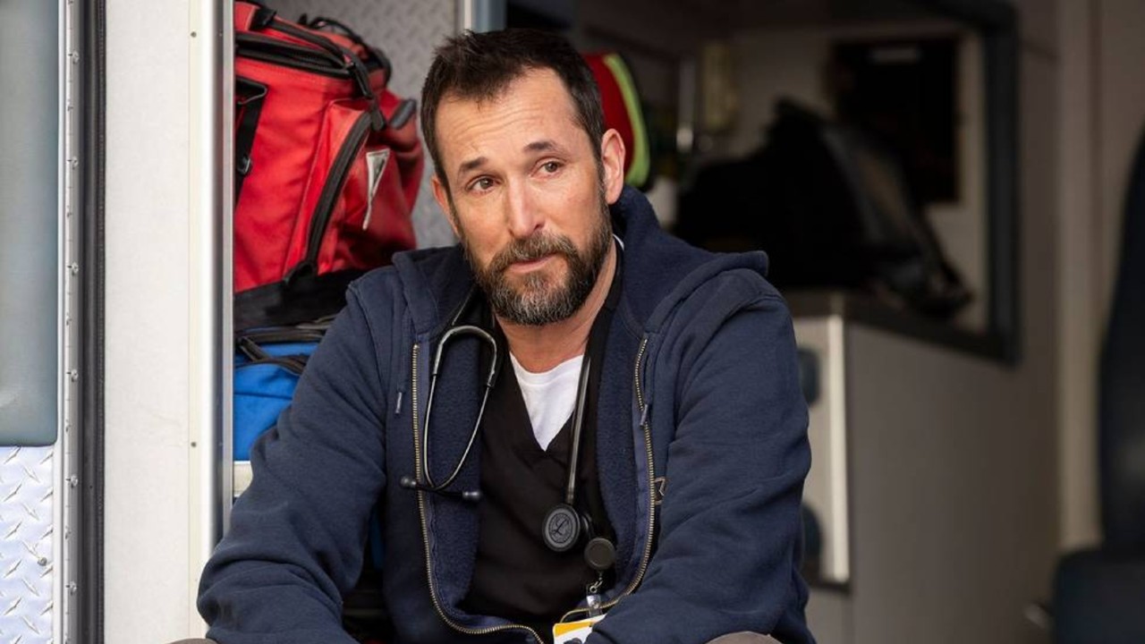 Noah Wyle è l’uomo più sexy del mondo 2026: batte Brad Pitt, Clooney e Depp. L’ex medico di E.R. incredulo: «Pensavo fosse uno scherzo»