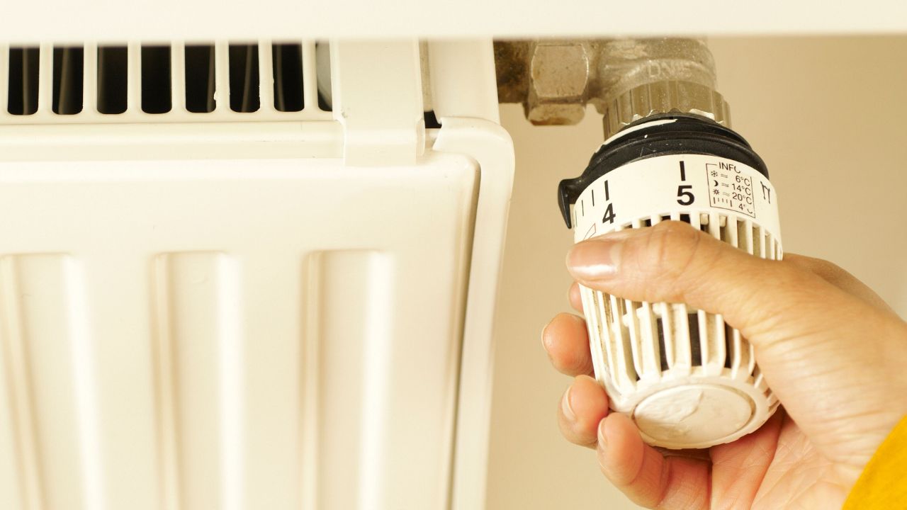 Termosifoni, al via le accensioni: ecco quante ore al giorno sono previste e a quali temperature