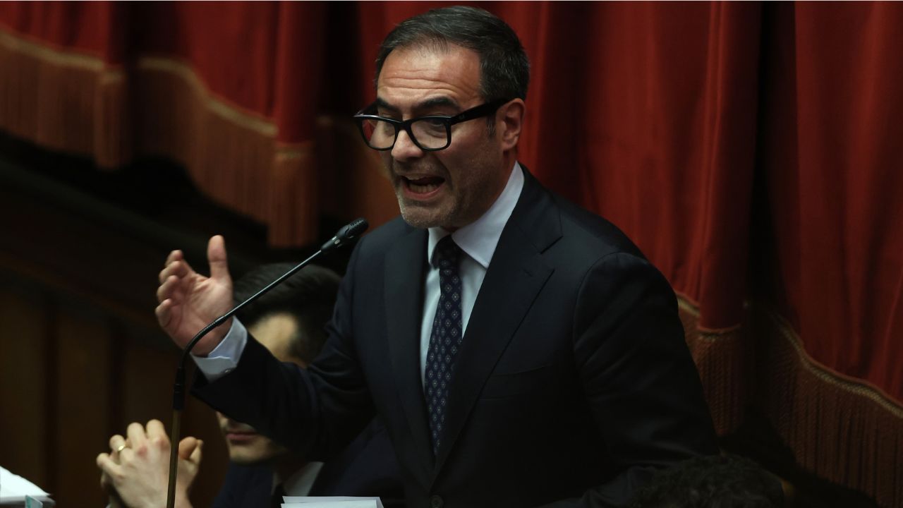 Rossano Sasso choc: «Le coppie gay non devono apparire in tv dalle 6 alle 23». Poi attacca Diaco, i Pride e persino i cartoni animati