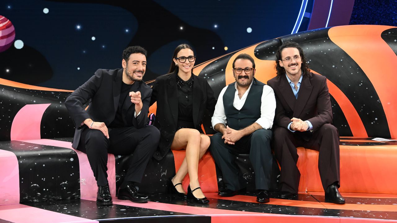 Sanremo 2027, Stefano De Martino sceglie i The Jackal per il PrimaFestival: trattativa con la Rai quasi chiusa, manca soltanto la firma