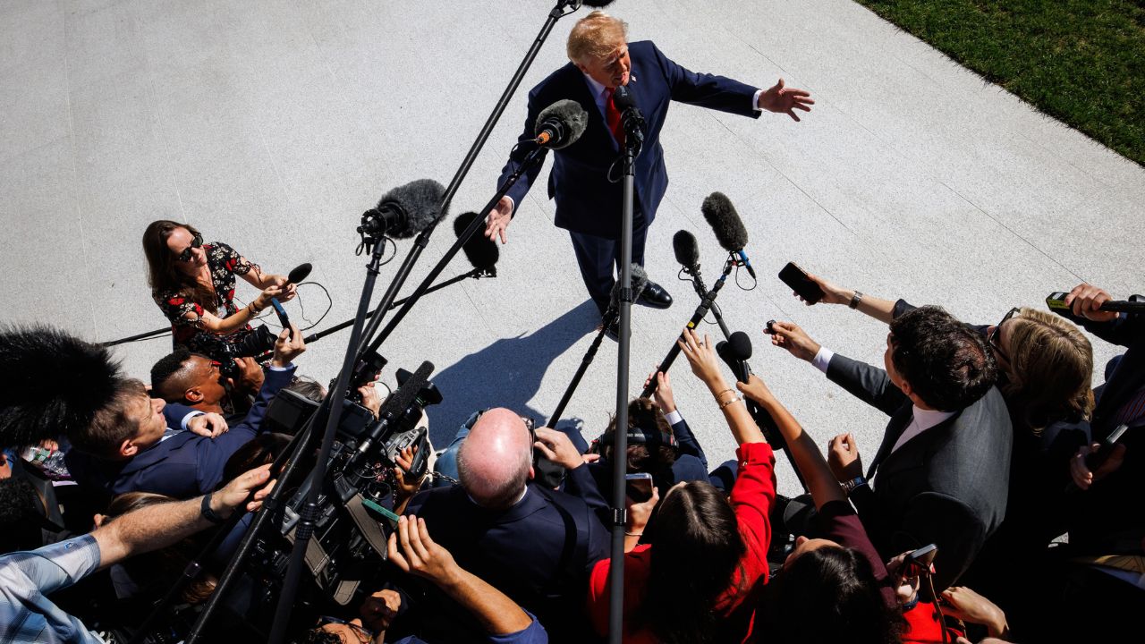 Trump contestato anche in Texas, comizio interrotto più volte a San Antonio