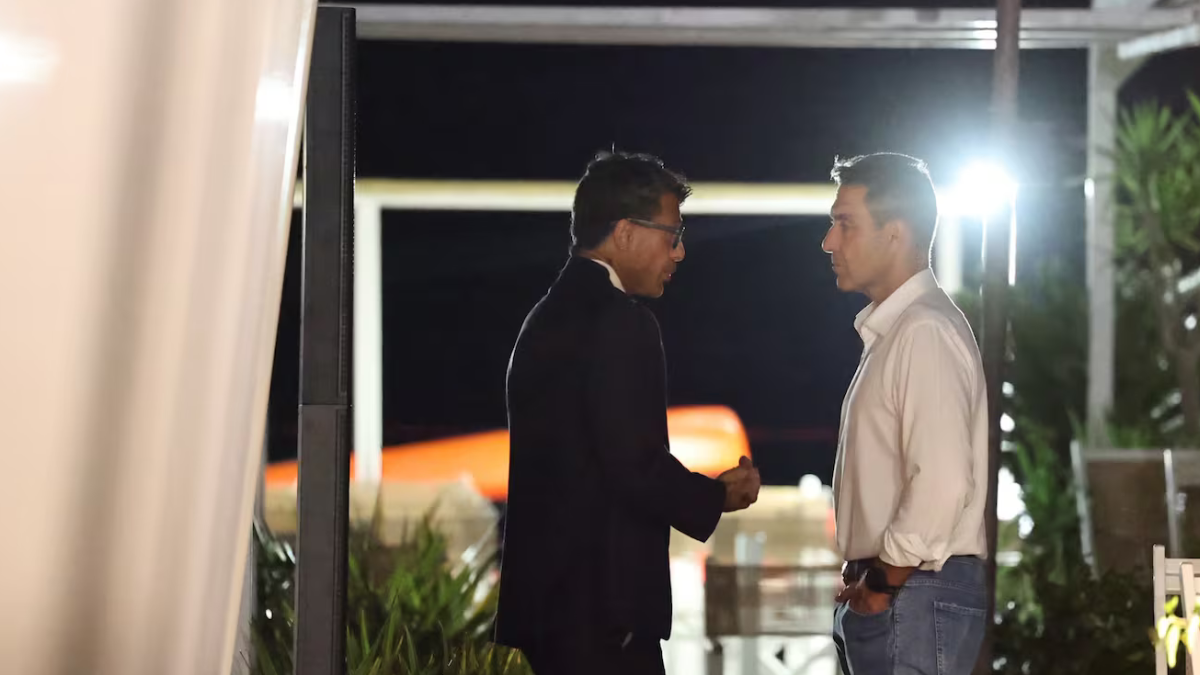 Vannacci e Corona, altro che incontro casuale: mezz’ora faccia a faccia. E dentro Futuro Nazionale qualcuno sbotta: «Ci mancava solo questa»